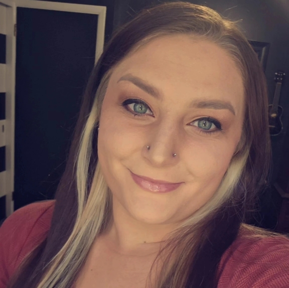 Meet your Posher, Kailyn - Picture 5 of 7